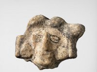 Ame Ker 118  Ame Ker 118, , Mexiko, Zentrales Hochland, Azteken, Postklassische Periode, ca. 1250-1521 n. Chr., Fragment einer Figur, Ton, H 6 cm, B 7,7 cm : Museumsfoto: Claus Cordes, Bestandskatalog Ethnologie